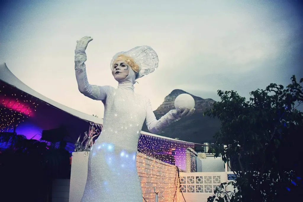 Special Welcome Living Statue Performer